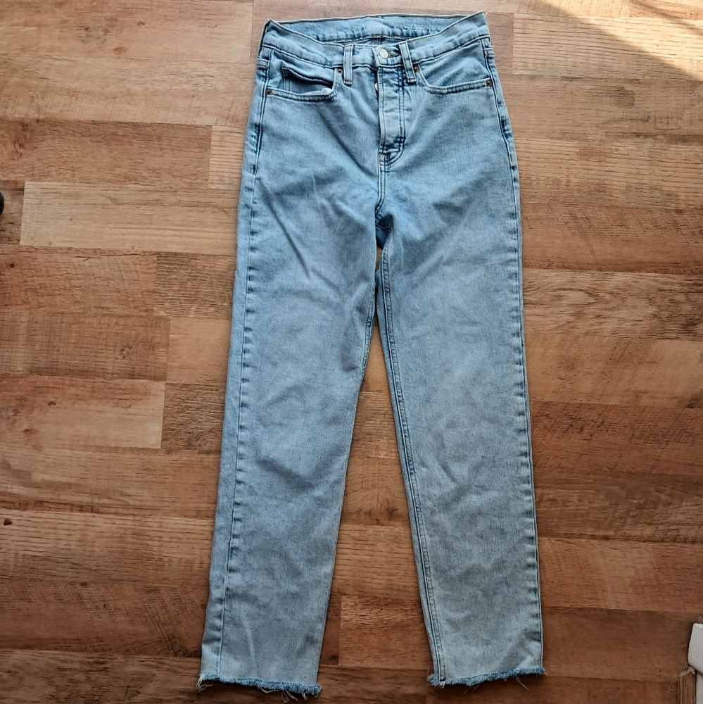 Old Navy Sky-Hi Straight Light Wash Mom Jeans